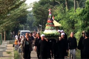 Jelang musim tanam, warga Jatijujuh Majalengka gelar sedekah bumi