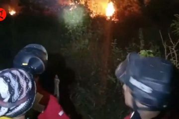 Kebakaran di Taman Nasional Gunung Ciremai dekati permukiman waga