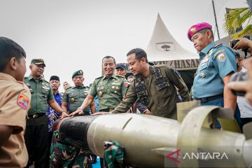 Gubernur Sulawesi Selatan apresiasi pameran sistem kesenjataan TNI