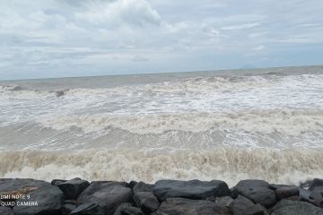 Cegah kecelakakan laut, wisatawan diimbau tak berenang ke pantai