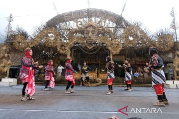 Bidan Kabupaten Magelang pentas Soreng Cingan di Festival Lima Gunung