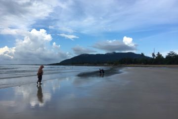 Pantai Temajuk pantai bersih nan indah