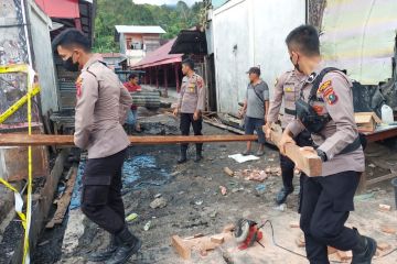 Polres Toba bantu pembangunan kembali kios terdampak gempa