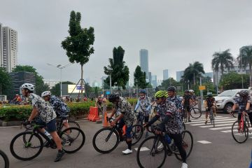 Manzone gowes bersama, peringati Hari Batik Nasional