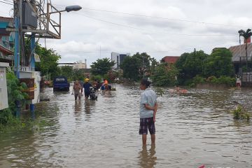 Jalan protokol di Palembang kembali tergenang air hujan