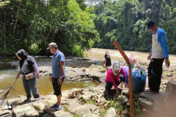 Kawasan Geopark Merangin bersih dari sampah plastik