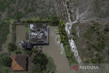 Lahan pertanian rusak diterjang banjir bandang di Tasikmalaya