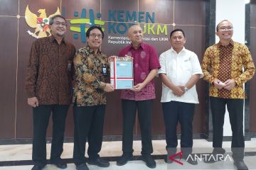 BSN serahkan SNI untuk produksi minyak makan merah