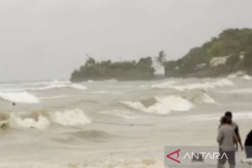 BMKG imbau masyarakat pesisir waspada gelombang tinggi enam meter