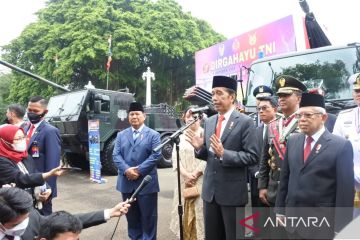 Jokowi tegaskan semua harus taat aturan terkait polemik Hakim Aswanto