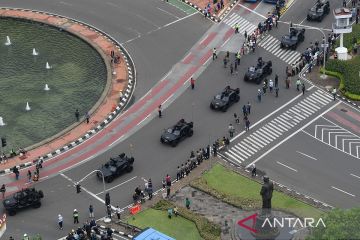 Defile kendaraan tempur peringati HUT ke-77 TNI