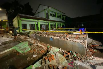Jakarta kemarin, korban tembok MTsN 19 Jaksel hingga Pos Angke Hulu