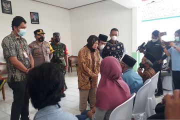 Mensos serahkan bantuan korban tragedi Kanjuruhan asal Blitar