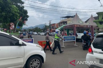 Polres Cianjur tutup jalur menuju Puncak antisipasi macet total