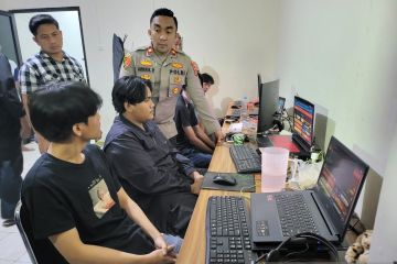 Judi daring di Cengkareng digerebek polisi