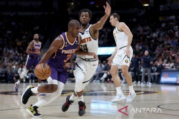 Hasil pramusim NBA: Ish Smith pimpin Nuggets redam Suns 107-105