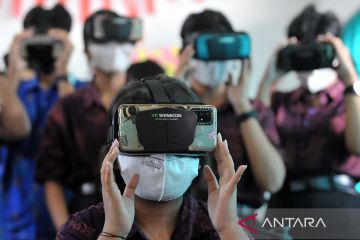 Siswa SMAN 4 Denpasar belajar dengan Virtual Reality