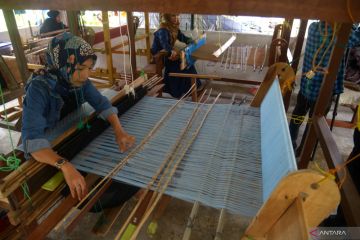 Peningkatan usaha UMKM songket di Aceh