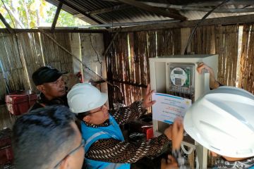 PLN NTT alirkan listrik untuk mesin produksi air desa di Pulau Adonara