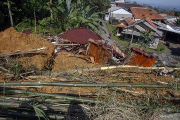 Bencana longsor di Kabupaten Bogor