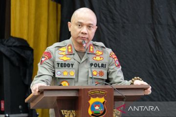 Kapolri membatalkan mutasi Teddy Minahasa jadi Kapolda Jatim