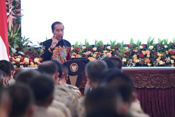 Jokowi tegaskan jajaran Polri harus punya kepekaan politik