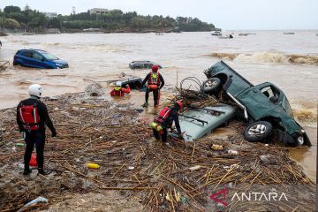 Banjir bandang menerjang Pulau Kreta Yunani