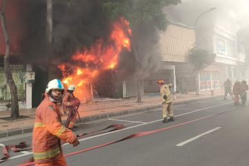 Ruko di Jalan Gemblongan Surabaya terbakar