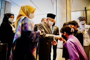 Wapres disambut hangat anak-anak Indonesia di Singapura