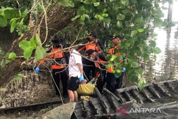 Basarnas sebut satu pemukat ikan di Teluk Kendari ditemukan meninggal