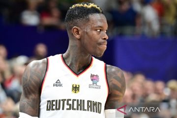 Lakers bakal awali musim tanpa Denis Schroeder