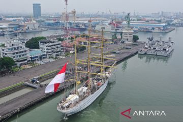 Setelah 91 hari berlayar keliling dunia, KRI Bima Suci tiba kembali di Surabaya