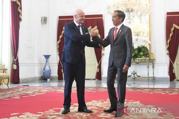 Presiden Jokowi sambut Presiden FIFA di Istana Merdeka