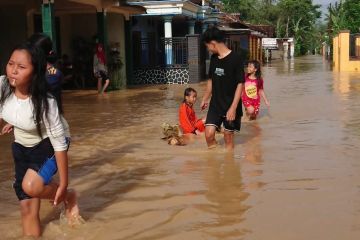 Ratusan rumah di Tulungagung terendam banjir kiriman dari Trenggalek