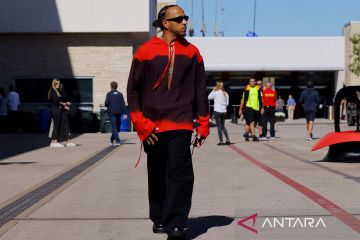 Gaya stylish Lewis Hamilton jelang balapan F1 GP Amerika Serikat