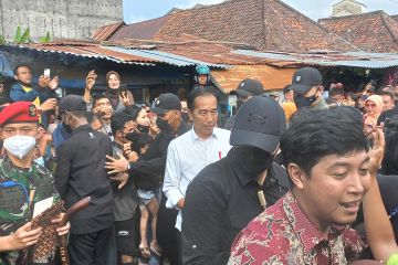 Presiden Jokowi kunjungi pedagang Pasar Rakyat Toboali Bangka Selatan