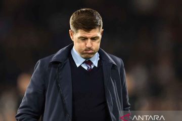 Steven Gerrard dipecat Aston Villa