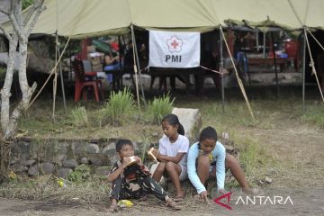 Pengungsi bencana banjir bandang di Jembrana Bali