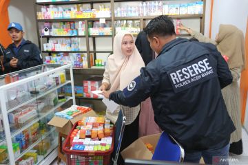 Polrestabes Palembang sita ratusan botol obat sirop dari apotek