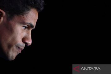 Ten Hag janji update terus situasi Varane yang menangis karena cedera