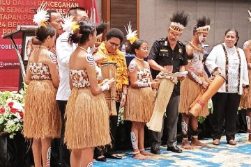 Menembus hutan dan lautan Papua untuk Pemilu jurdil