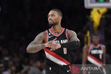 Damian Lillard pimpin Blazers paksa Lakers nirmenang di pekan pembuka