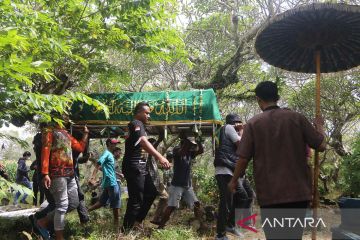 Pemakaman korban meninggal dunia ke-135 tragedi Kanjuruhan di Malang