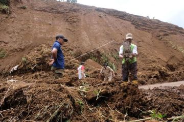 Longsor di kawasan lereng Gunung Prau