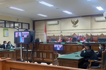 Hakim PN Surabaya nonaktif Itong Isnaeni divonis lima tahun penjara
