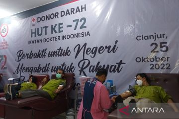 Seratusan dokter di Cianjur donor darah dalam rangka HUT IDI
