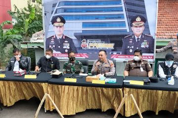 Polisi musnahkan narkoba sitaan dengan air aki dan blender