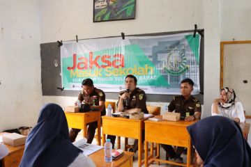 Kejati Sulbar edukasi siswa di Mamuju dampak hukum media sosial