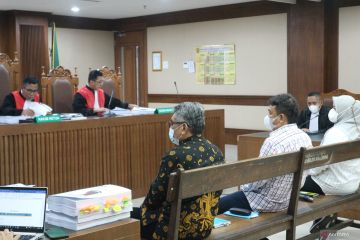 Bupati Kolaka Timur nonaktif dituntut 4 tahun penjara terkait dana PEN