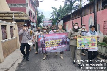 Polisi sosialisasi bahaya narkoba pada warga Gandaria Selatan